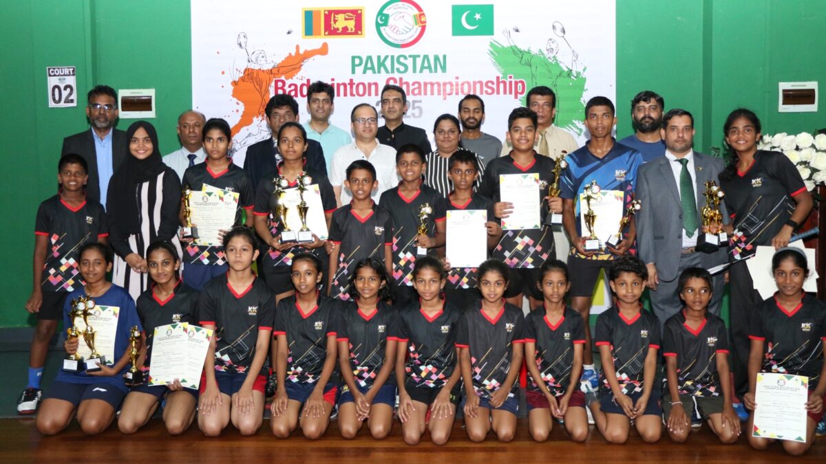 Pakistan presents computers to winning Lankan schools in badminton championship