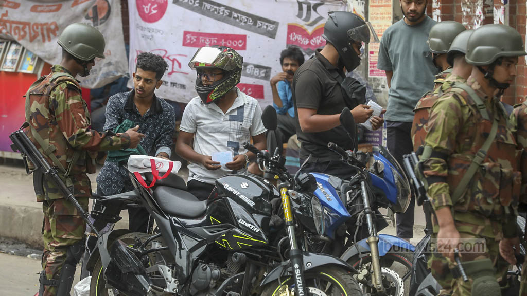 Bangladesh on the brink – army gearing up for all eventualities  